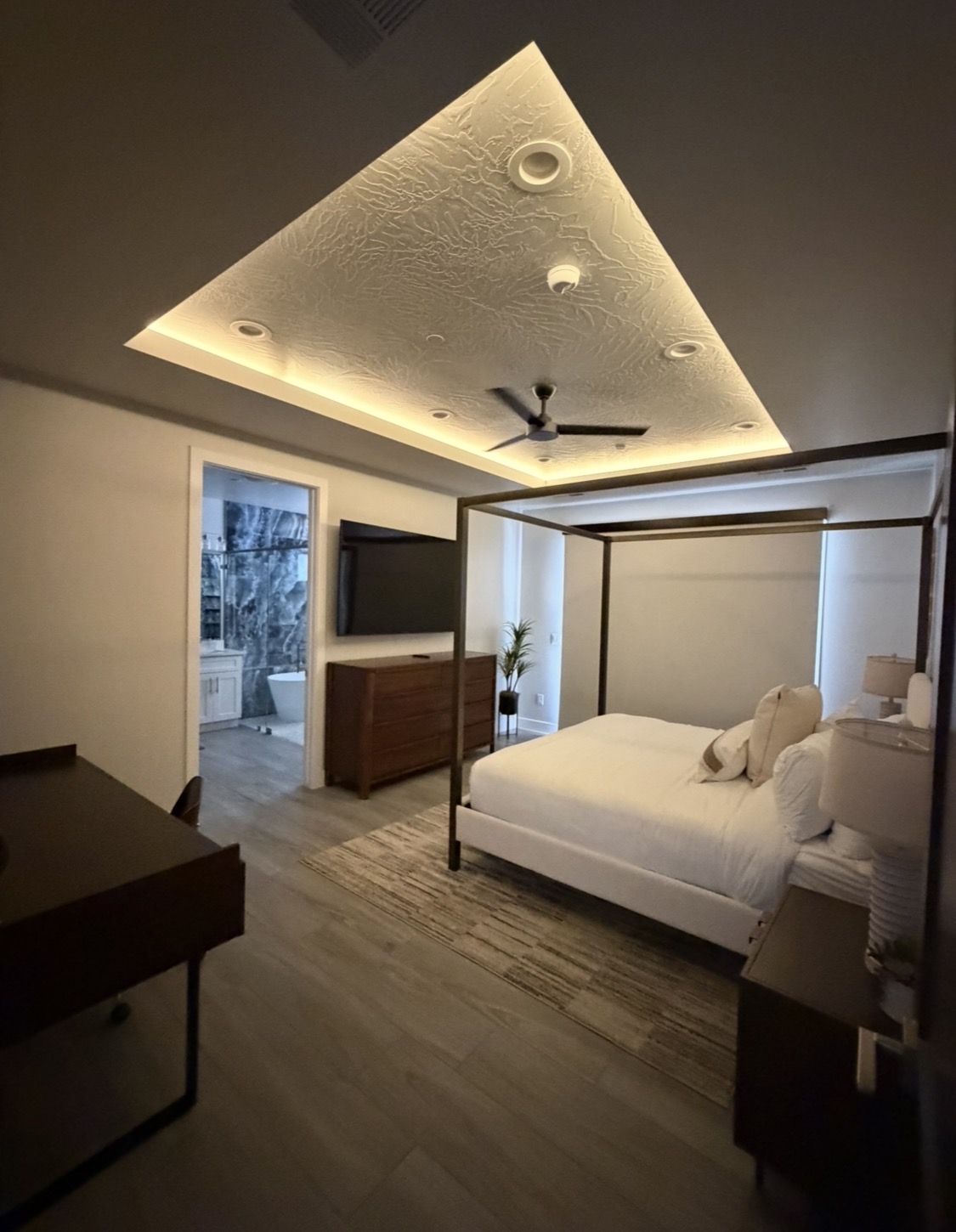 Guest bedroom suite